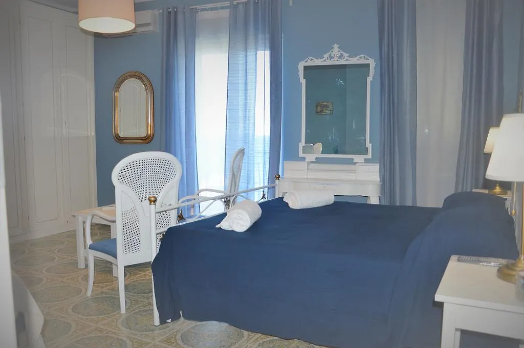 B&B A Due Passi Dal Mare 陶尔米纳